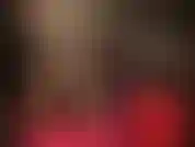 Uma meia-calça de nylon opaco é a base para uma sessão sensual com camadas de nylon brilhante, adicionando mais 2 pares de meias-calças douradas e brilhantes, além de luvas de cetim preto sedoso. Adoro pernas, pés e bunda.