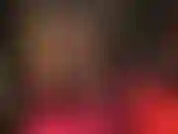 Meia arrastão com costura, saltos e pernas provocantes.