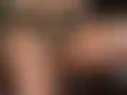 Seu fetiche por tudo que é brilhante vai ao limite com uma visão da minha meia-calça brilhante entre as pernas e calcinha de renda com luvas e botas de cetim.