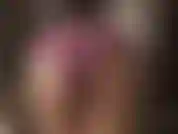 Calcinha de renda sexy e meias-calças brilhantes. Este vídeo é uma sobrecarga sensorial para amantes de lingerie e nylon. Veja como eu visto camada após camada de calcinhas de renda e meias-calças brilhantes.