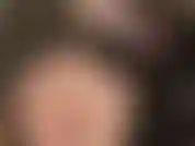 A senhora exibe sua bunda incrível em um vestido curto de vinil e meia-calça, provocando seu pau.