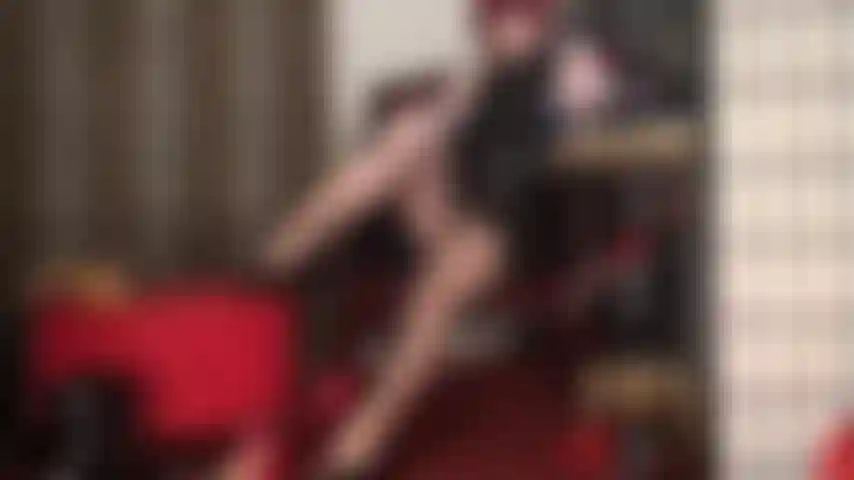 Rawr! Esta meia-calça transparente com estampa de oncinha desperta seu instinto animal. Você começa a imaginar como seria lamber essas pernas de náilon...