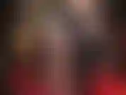 A senhora me provoca com uma meia-calça extra brilhante e mais camadas de meias de náilon brancas e sensuais.