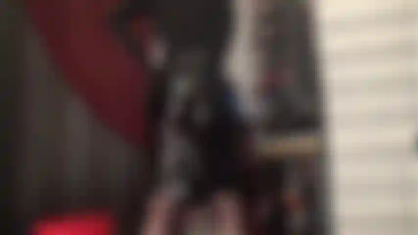 Pvc facesitting - a amante faz você querer a bunda brilhante dela na sua cara, de tirar o seu fôlego.