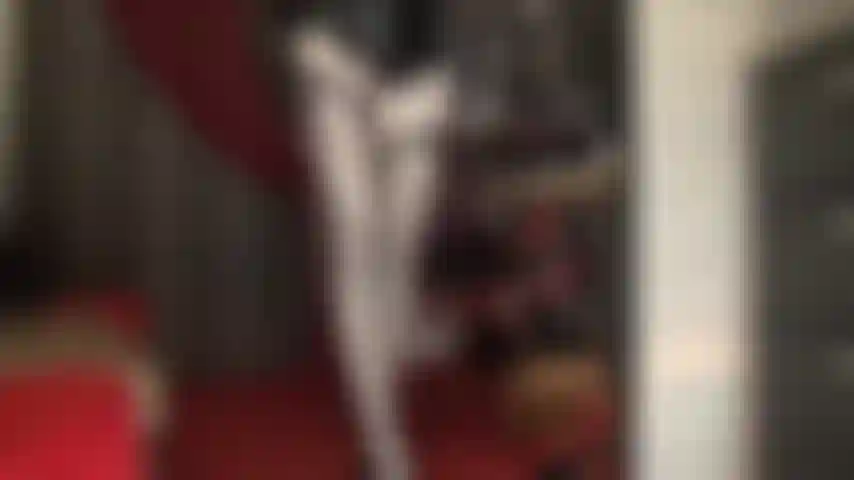 Uma combinação muito brilhante de meia-calça branca de elastano leohex e meias pretas transparentes com costura, criando a ilusão de meias cinza metálicas brilhantes. Adore este brilho incrível.