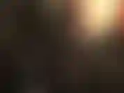 Tenho fetiche por látex - luvas de borracha pretas e brilhantes bem de perto.