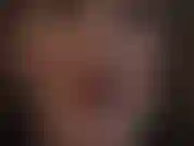 Tenho fetiche por cuspe - veja esse líquido saboroso escorrer dos meus lábios e língua com batom brilhante.