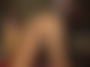 Um pau enorme do tamanho de um cavalo branco balançando - ah sim, esse pau preto enorme balançando entre minhas pernas é muito excitante para você.