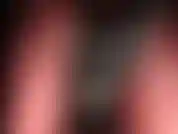 Adoradora de bbc, de meia-calça vermelha. A senhora vivian está com seu enorme pau preto balançando bem na sua cara.