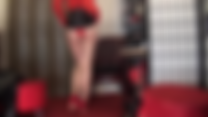 Com camadas de meia-calça brilhantes, meias e fetiche por couro - adoro cada camada linda enquanto a senhora vivian veste vários pares de meias seguidos por um couro incrível.