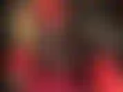 Saia sexy de látex vermelha e meia-calça preta - preto e vermelho é a combinação favorita das amantes. Borracha brilhante, saltos sensuais, meias de náilon sedosas. Mmmm.