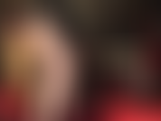 A senhora vivian alimenta seu vício por suas pernas, bunda e um grande pau preto.