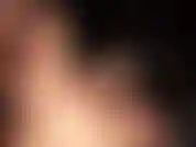 O paraíso do fetiche por pés - bunda e pés - a dona rasga sua meia-calça bege transparente para te provocar com os pés descalços, depois com as pernas, cuspindo nos pés. Lamba, escrava, experimente meus dedos sujos e suados!