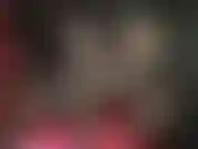 Roupa de cetim sedoso, pernas e pés de meia-calça.