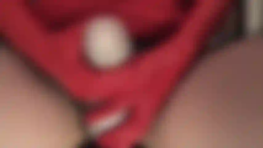 Enquanto você se ajoelha diante da dona vivian, ela sacode seu grande pau branco e goza direto na sua boca aberta de puta. Você é uma vagabunda faminta por porra.