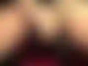 A senhora vivian me provoca usando um látex preto e branco sexy, meia-calça, salto alto e um pau grande e gostoso!