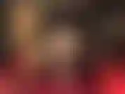 Pernas de meia-calça brilhantes, virilha, balançando, pés de náilon. A senhora provoca com longas pernas de náilon e o que há entre elas.