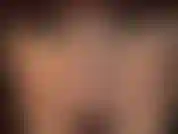 Fetiche hipnótico por lábios escuros e brilhantes - a amante tem olhos que olham fundo em sua alma, língua e lábios que deixam você de joelhos.