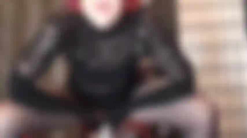 Meu pau grande precisa da sua boca de vagabunda. Bem aberta, língua de fora, chupe o gozo gostoso do meu pau.