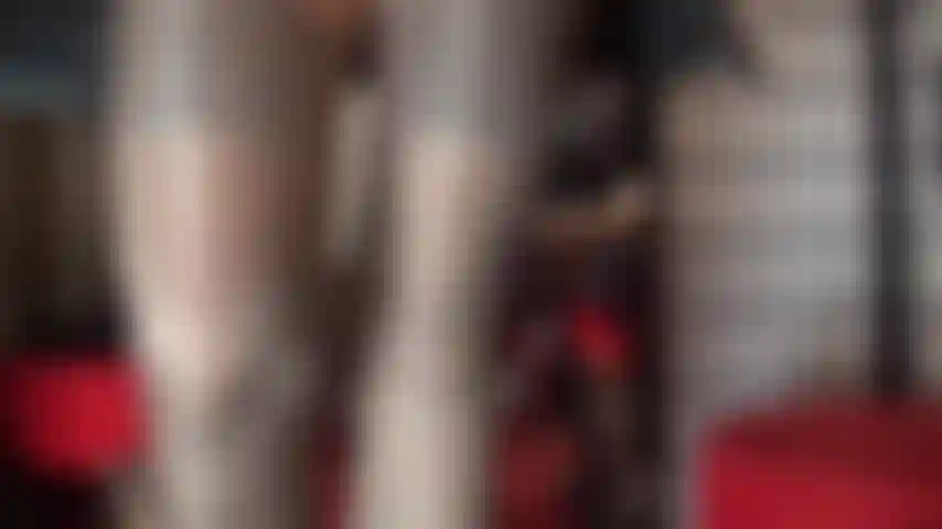 Sph, dominada por strapon - a amante vivian acaricia seu pequeno pênis junto com um de seus enormes paus pretos dentro de uma meia-calça. Se você pudesse competir com um pau desse tamanho, mas você só vai se afogar em sua enorme carga de porra...