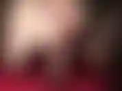 Adoro pés, brinco com sapatos, balançando em meia-calça listrada nude.