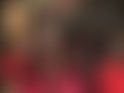 Ordenhada entre as pernas cruzadas da sua deusa de náilon, com suas meias-calças pretas e transparentes. A senhora demonstra como ela quer que você foda as pernas dela, esvaziando seu pau nelas.