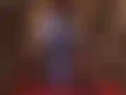 Dominação sensual com strap-on em leggings azuis metálicas, body de náilon, meia-calça e luvas. Você adora essas calças azuis brilhantes e meu grande pau branco.