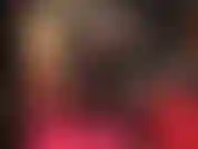 Uso meia-calça com estampa de ligas, scarpins brilhantes e os shorts mais quentes.