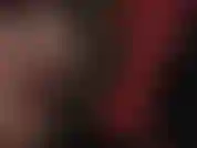 A senhora vivian provoca o amante fetichista de saltos com um par de saltos altos de metal brilhante e muito afiados.