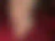 Com solas de nylon doces e saborosas e meia-calça listrada nude.