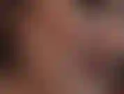 Lábios vermelhos brilhantes e provocantes - você não consegue resistir a nenhum desejo de sua amante quando ela o provoca com seus sedutores lábios vermelhos brilhantes e língua.