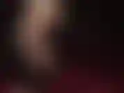 Com arcos de pés incrivelmente altos - os pés descalços da dona vivian te deixam fraco. Com arcos de pés sensuais e sapatos de couro balançando.