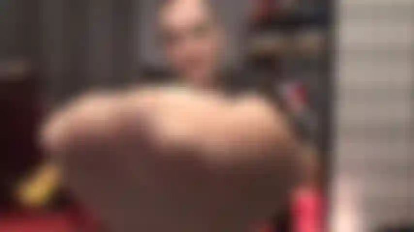 Dedos de meia-calça, tão gostosos - a senhora os aponta direto para seu rosto para uma adoração extensiva.