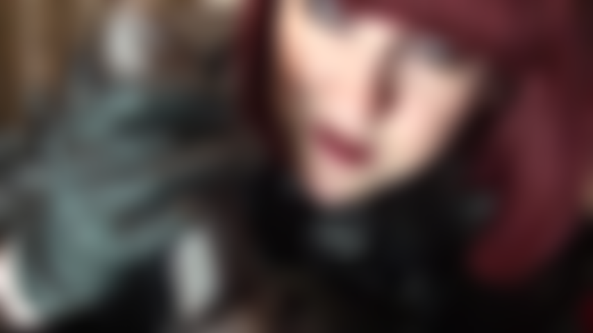 Uma deusa do couro com 20 centímetros de pau preto - ela sabe o que você precisa agora. Você anseia por um pau grande te penetrando por trás, agarrando seus quadris, fazendo você chupar todo o comprimento do eixo, lubrificado com apenas um toque de saliva.