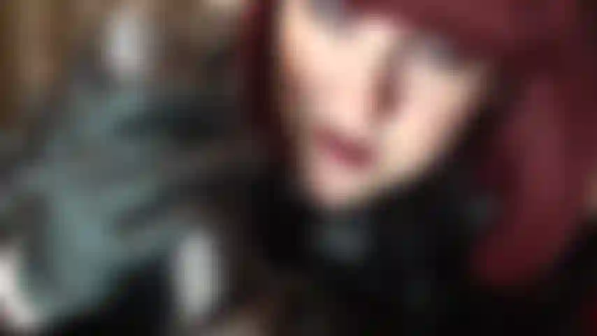 Uma deusa do couro com 20 centímetros de pau preto - ela sabe o que você precisa agora. Você anseia por um pau grande te penetrando por trás, agarrando seus quadris, fazendo você chupar todo o comprimento do eixo, lubrificado com apenas um toque de saliva.