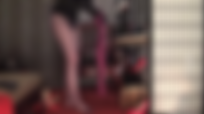 Você vai agradar a amante de um pau preto e grosso - eu sei o quão duro e excitado meu pau fica quando minha vagabunda usa meias-calças.