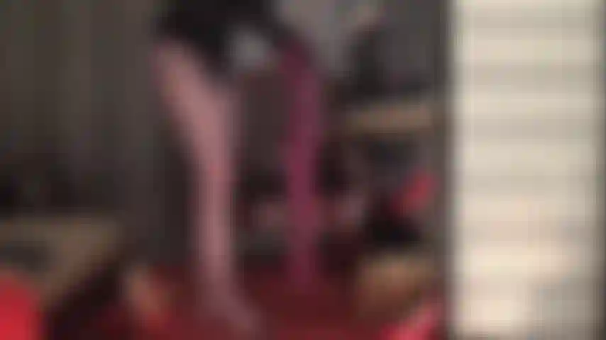 Você vai agradar a amante de um pau preto e grosso - eu sei o quão duro e excitado meu pau fica quando minha vagabunda usa meias-calças.