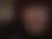 A senhora vivian acaricia suavemente o seu pau de escravo com luvas de lycra macias enquanto provoca com sua língua muito quente e lábios vermelhos...