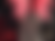 Luvas de couro vermelho e provocação sensual com cuspe - sinta o cheiro e o sabor do cuspe da minha amante em suas lindas palmas revestidas de couro vermelho. Uma verdadeira sessão de fetiche.