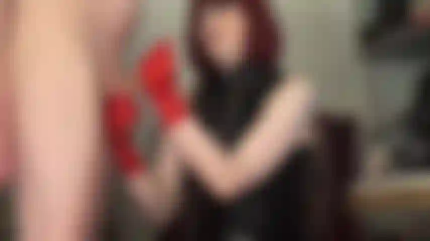 Luvas de látex vermelho brilhantes extraem o esperma de um pau de verdade, e você pode comer tudo da minha palma como uma prostituta. ( Este conteúdo exclusivo está disponível somente aqui.).