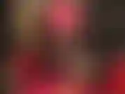 Meia-calça preta e scarpin amarelo neon para quem ama pernas. Pernas cruzadas, salto alto, meia-calça.