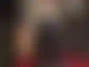 A senhora aperta sua boceta safada com seu enorme pau preto de cavalo.