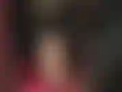 A senhora vivian está deslumbrante com uma blusa de cetim preto com babados, provocando com seu chicote de montaria e luvas de couro. Você adoraria sentir este chicote.