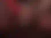 Mãos nuas acariciando uma cinta branca - você adora quando eu acaricio meu pau grande, lubrificado e tão brilhante, passando meus dedos longos e sensuais ao longo do eixo... Provocando as bolas...