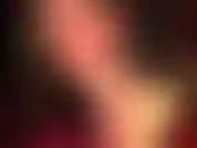 Pés descalços e pernas nuas.