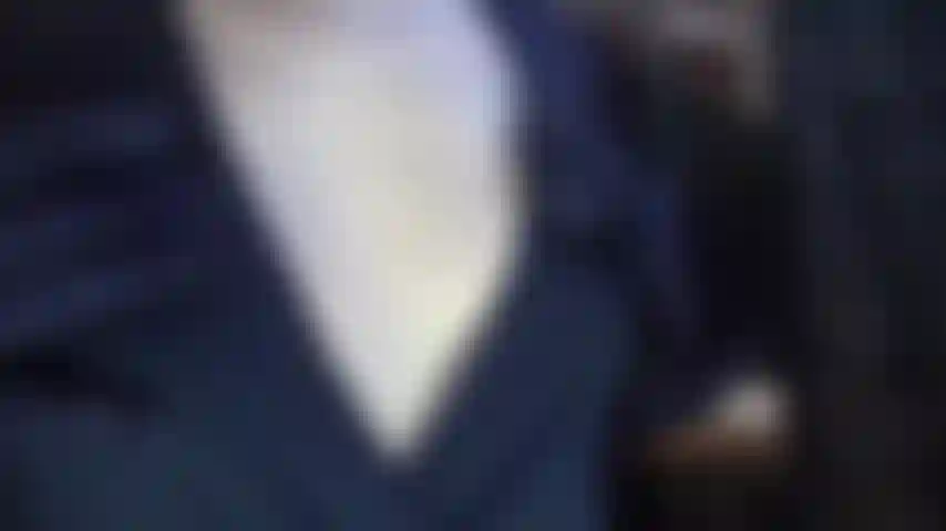 Lindo body azul decotado provocante - o busto da amante fica tão tentador neste body azul-marinho. Você gostaria de uma provocação?