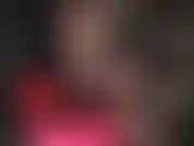 Você adora me ver acariciando meu pau, não é? Acaricie, vamos ver quanto tempo você aguenta olhando para minhas pernas longas e sensuais de náilon, balançando e provocando meus pés.