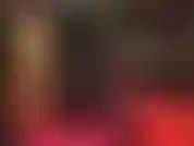 Encorajando você a se masturbar com minhas pernas cruzadas em calças de cetim preto e botas altas e brilhantes.