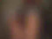 Quanto mais justa a calça, melhor. Adoro minha bunda em jeans apertados de pvc, shorts e leggings vermelhas.