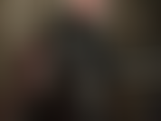 Saboreando o delicioso cuspe dos lábios e da língua da sua amante, pegando seu grande pau preto, chupando-o até que sua deusa de pvc brilhante fique satisfeita - esse é seu dever como minha prostituta.